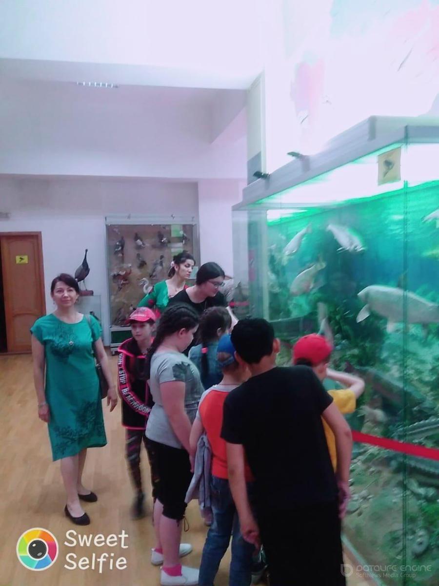 Учащиеся пришкольного лагеря "Жалын" в музее. 