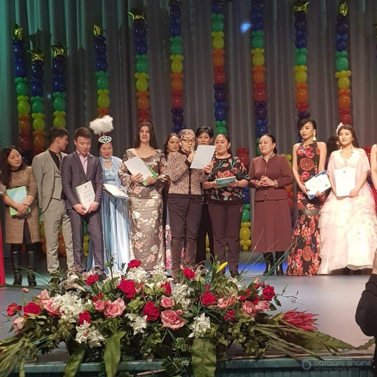 Қалалық музыка пәні мұғалімдері арасында өткен "Ең дарынды ұстаз" атты ән байқауында 2-ші орын иеленгені үшін Валиева Эльбина Басатовна марапатталды