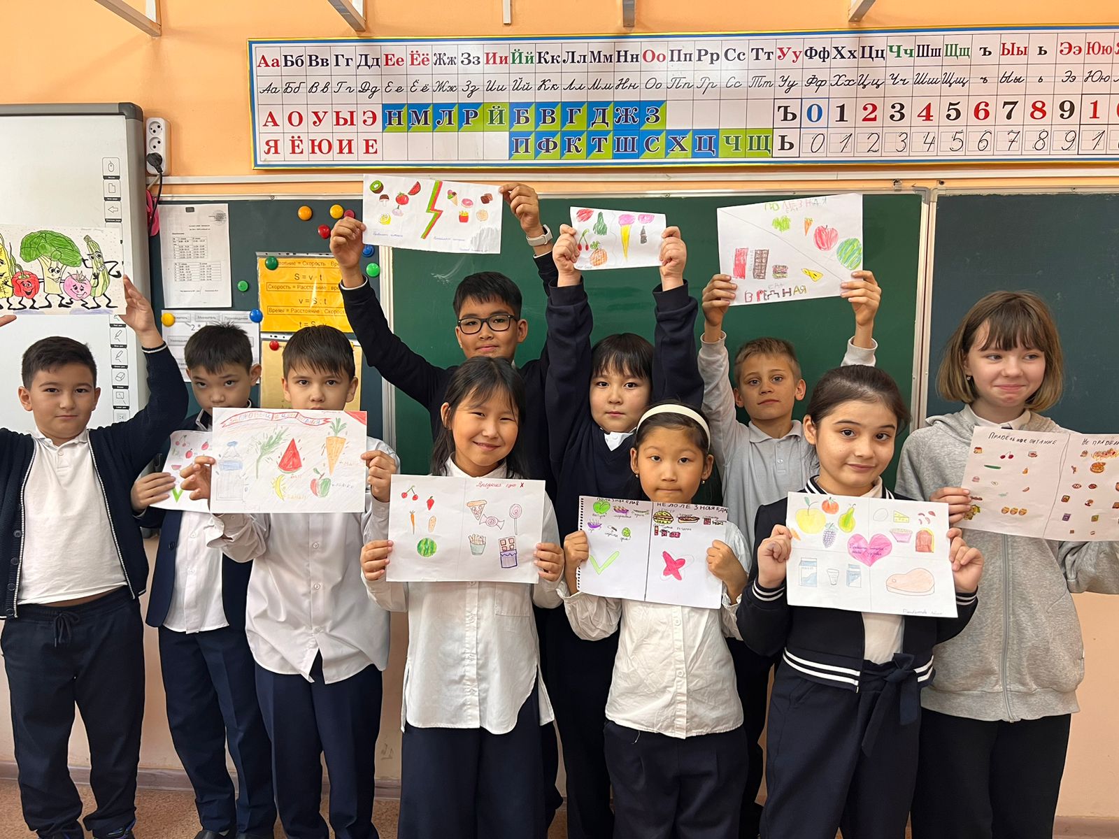 "Ең пайдалы өнімдер" тақырыбындағы суреттер байқауы/Конкурс рисунков на тему "Самые полезный продукты"