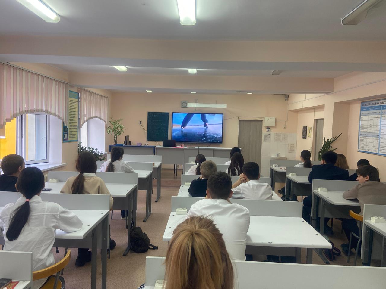 18 қарашада"балалардың қауіпсіздігі" тақырыбында бірыңғай сынып сағаттары өтті / 18 ноября прошли единые классные часы на тему” Безопасность детей”