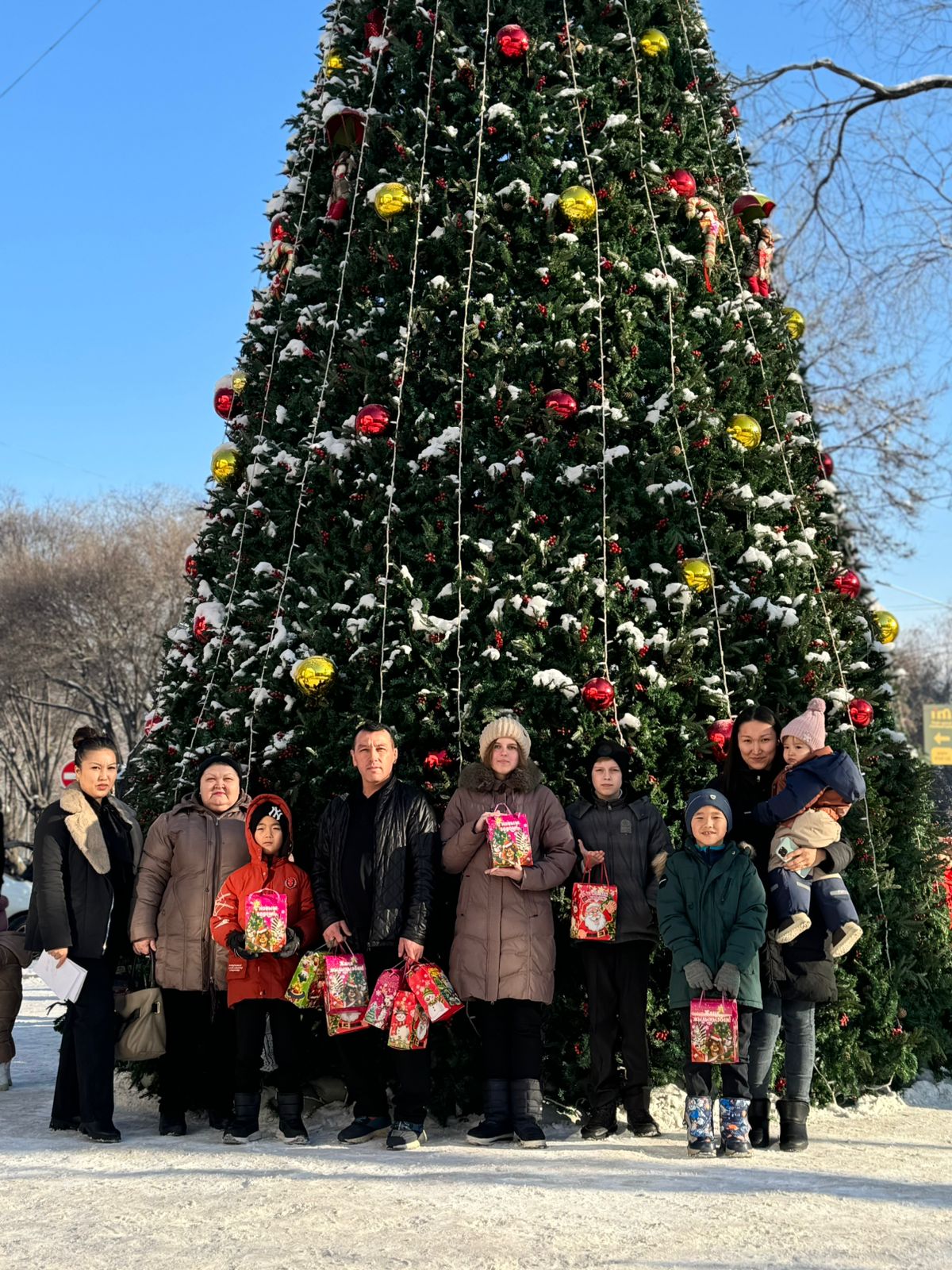 Түрксіб ауданы әкімдігінің №6 Оқушылар үйінде жаңа жылдық қойылымы / Новогоднее представление в Доме Школьников №6 от акимата Турксибского района