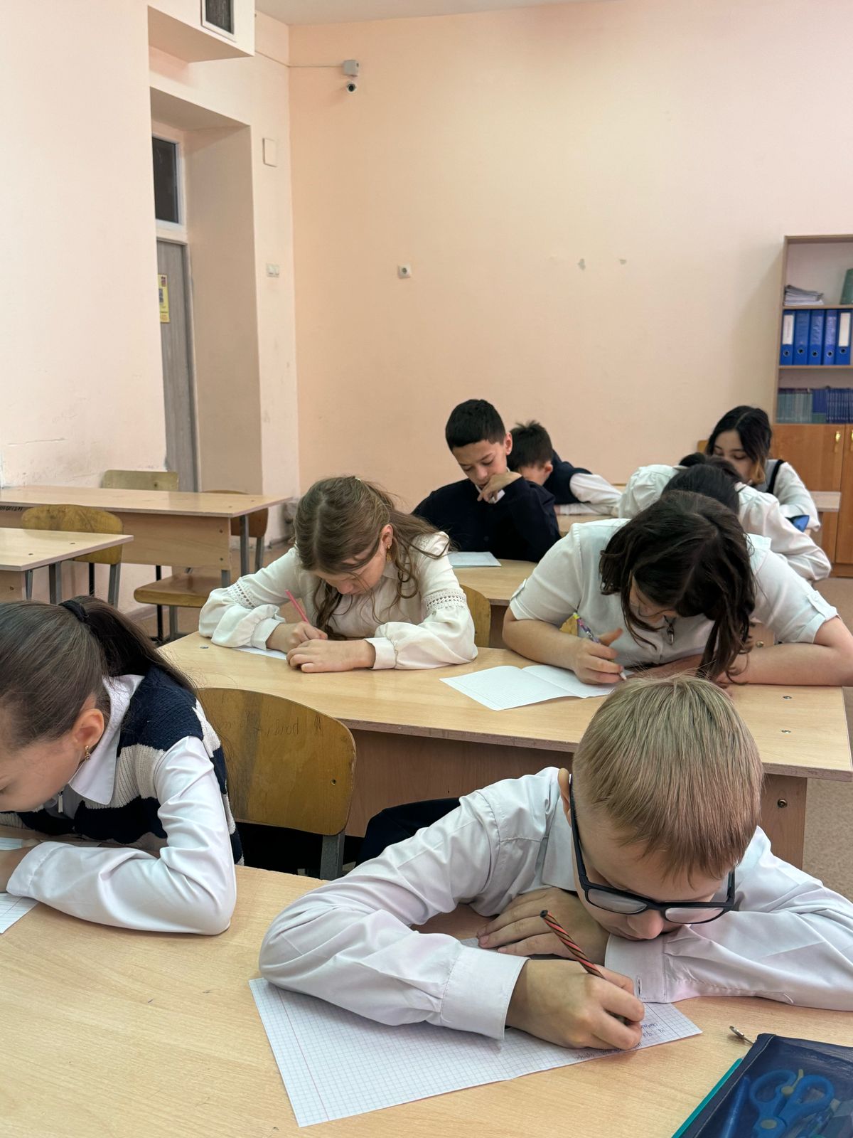 "Таза Қазақстан"республикалық науқаны аясында 5-7 сын. арасында "Менің сүйікті қалам"тақырыбында челлендж-эссе өтті / В рамках Республиканской акции"Таза Қазақстан" среди 5-7 кл. прошел челлендж-эссе на тему"Мой любимы город"