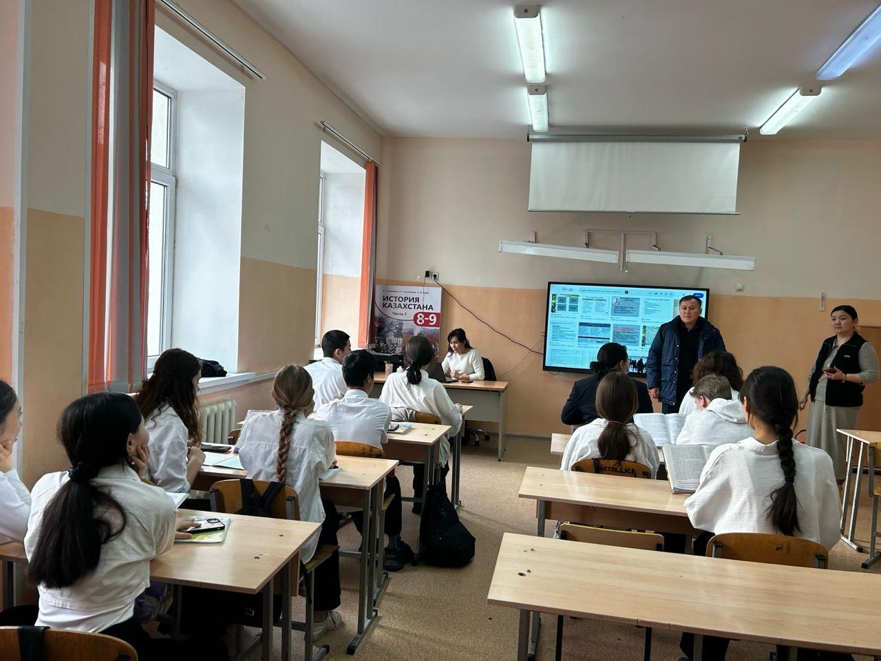 Мектеп инспекторы Колбасов К. С. "алкогольді, есірткіні қолданғаны үшін жауапкершілік" тақырыбында дәріс өткізді / Школьным инспектором Колбасовым К.С. Была проведена лекция на тему «Ответственность за употребление алкоголя, наркотиков»