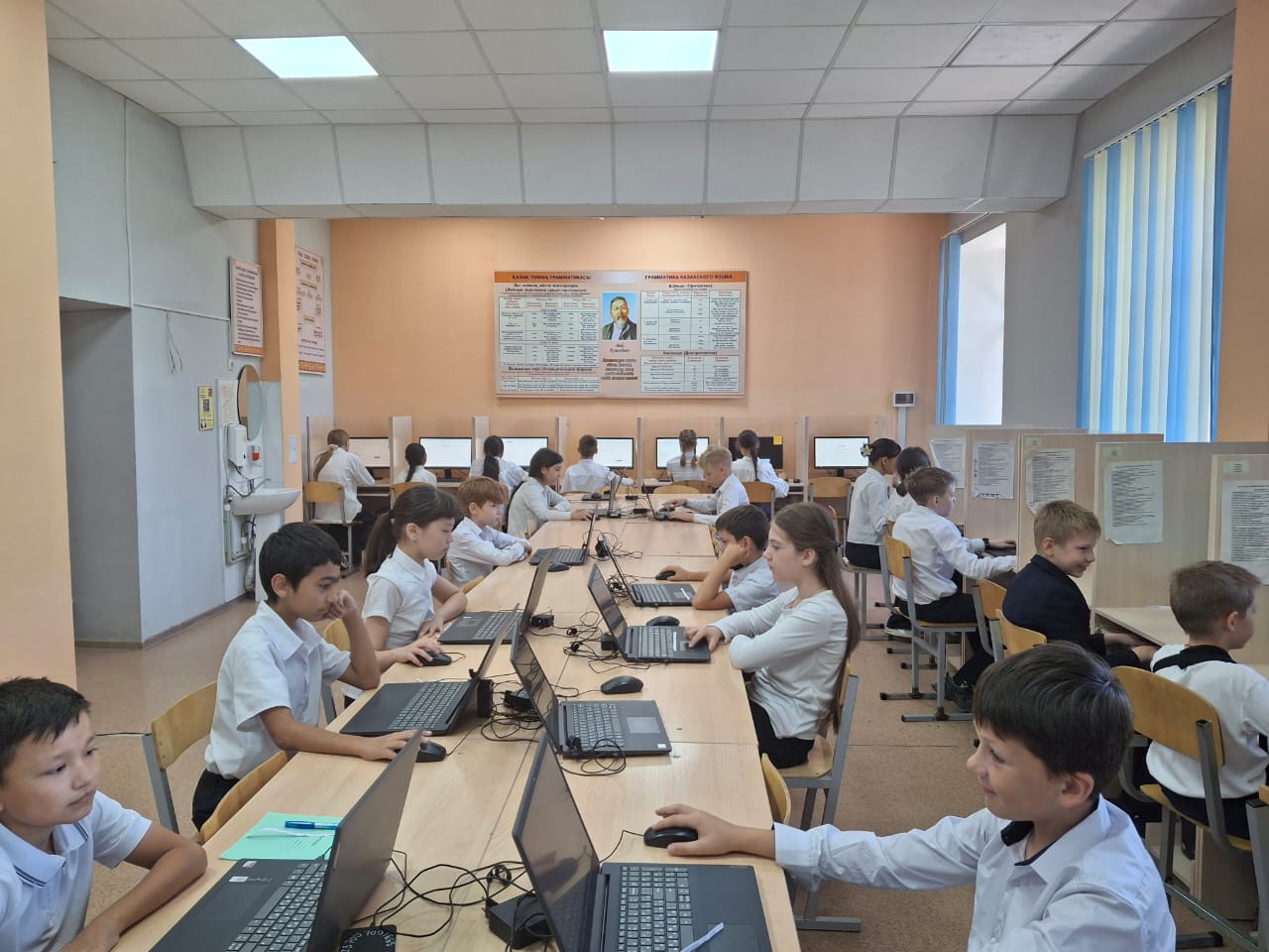 №20 ЖББ мектептің 5 - сынып оқушылары "Нысаналы мектеп" жобасының жоспарына сәйкес қорытынды тест тапсырды / учащиеся 5 класса школы №20 сдали итоговый тест в соответствии с планом проекта "целевая школа".